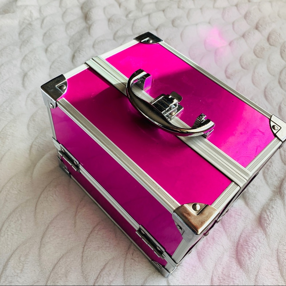 💎5/$25💎 Metallic Pinky Makeup/Jewelry Organizer